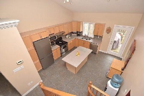 24 Morrow Cres, House detached with 3 bedrooms, 3 bathrooms and 3 parking in Orangeville ON | Image 6
