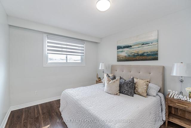 137 Ardwick Blvd, House semidetached with 3 bedrooms, 3 bathrooms and 2 parking in Toronto ON | Image 6