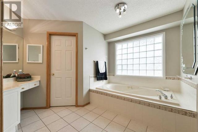 2281 Sirocco Drive Sw, House detached with 3 bedrooms, 2 bathrooms and 4 parking in Calgary AB | Image 33