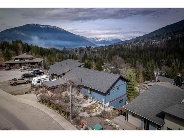 2430 Perrier Lane, House detached with 4 bedrooms, 3 bathrooms and 2 parking in Nelson BC | Image 71