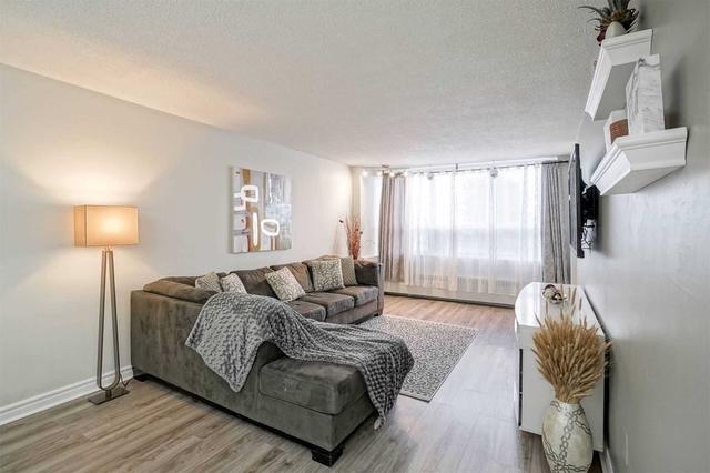 114 - 390 Dixon Rd, Condo with 3 bedrooms, 2 bathrooms and 1 parking in Toronto ON | Image 3