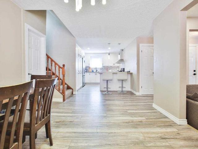 upper - 201 Bow Valley Dr, House detached with 3 bedrooms, 1 bathrooms and 2 parking in Hamilton ON | Image 3