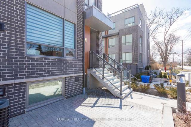 2 - 680 Atwater Ave, Townhouse with 2 bedrooms, 1 bathrooms and 2 parking in Mississauga ON | Image 1