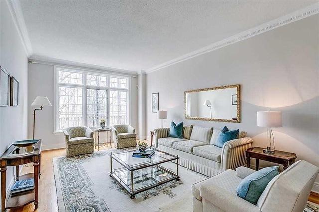5 - 2303 Hill Ridge Crt, Townhouse with 3 bedrooms, 3 bathrooms and 2 parking in Oakville ON | Image 7
