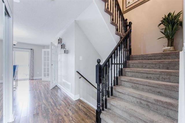 104 Tianalee Cres, House attached with 3 bedrooms, 4 bathrooms and 4 parking in Brampton ON | Image 7