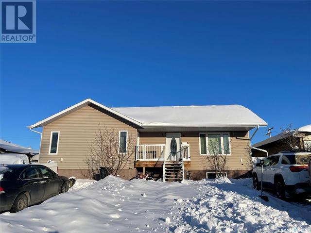 810 Centre Street, House detached with 5 bedrooms, 3 bathrooms and null parking in Meadow Lake SK | Image 13