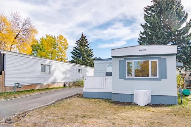 24 - 6220 17 Avenue Se, Home with 3 bedrooms, 1 bathrooms and 4 parking in Calgary AB | Image 7