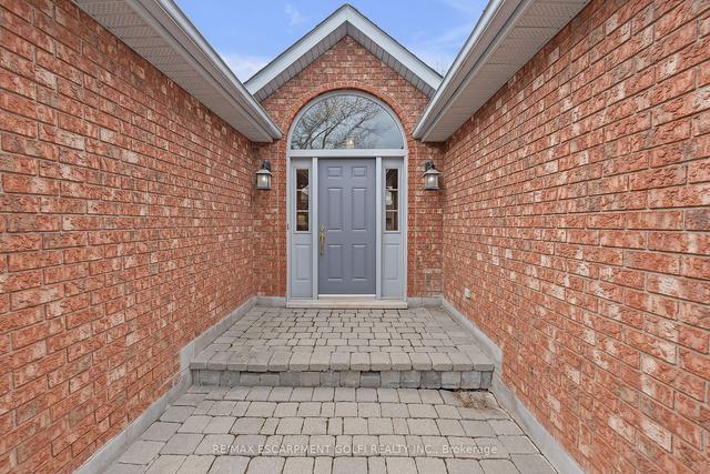 238 Alderlea Ave, House detached with 2 bedrooms, 2 bathrooms and 6 parking in Hamilton ON | Image 33