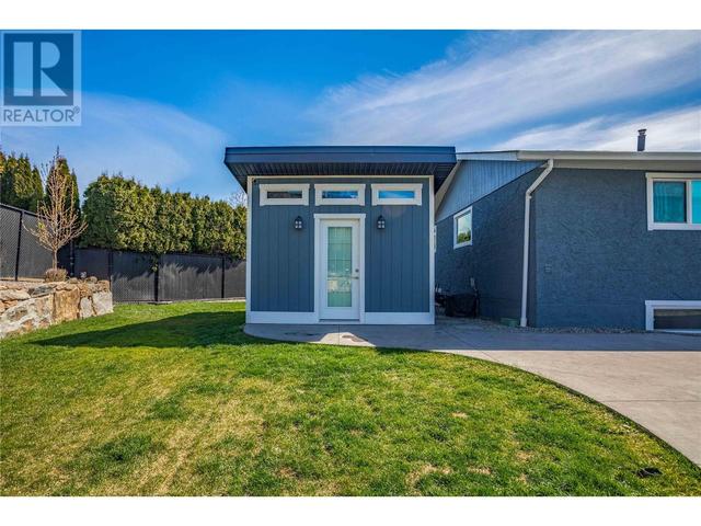 932 Mccartney Road, House detached with 4 bedrooms, 3 bathrooms and 10 parking in West Kelowna BC | Image 9