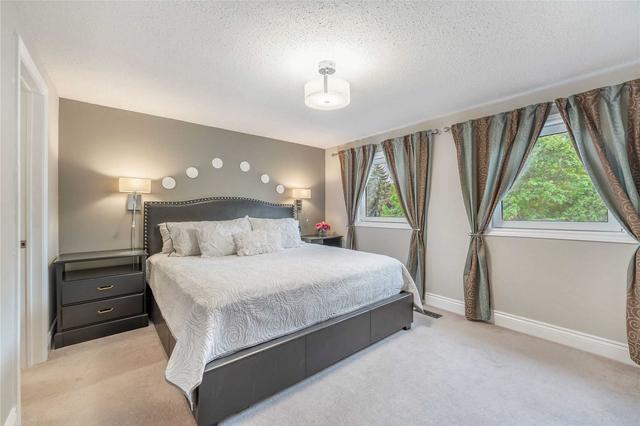 221 Hampton Crt, House detached with 3 bedrooms, 3 bathrooms and 6 parking in Newmarket ON | Image 14