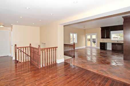 86 Wyndale Dr, House detached with 3 bedrooms, 3 bathrooms and 5 parking in Toronto ON | Image 2