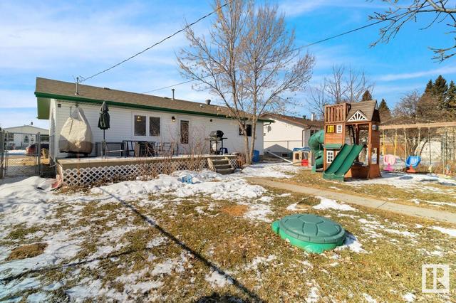 5228 54 Av, House detached with 3 bedrooms, 2 bathrooms and null parking in Mundare AB | Image 40