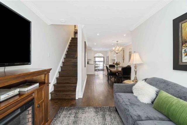 31 Belmont St, House attached with 2 bedrooms, 2 bathrooms and 0 parking in Toronto ON | Image 11