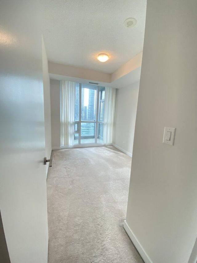 2301 - 18 Harbour St, Condo with 2 bedrooms, 2 bathrooms and 1 parking in Toronto ON | Image 15
