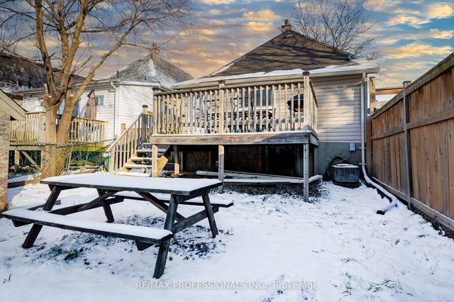 1173 York St, House detached with 2 bedrooms, 1 bathrooms and 3 parking in London ON | Image 10