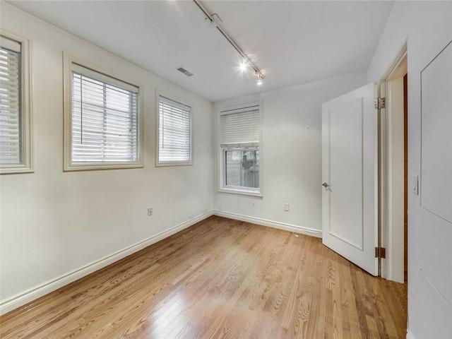main - 479 Brunswick Ave, House semidetached with 2 bedrooms, 1 bathrooms and 0 parking in Toronto ON | Image 4