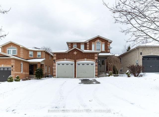 74 Gore Dr, House detached with 3 bedrooms, 4 bathrooms and 4 parking in Barrie ON | Image 1