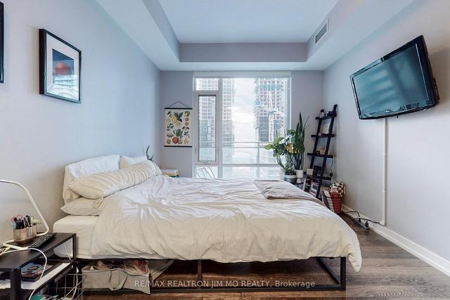 2411 - 21 Widmer St, Condo with 2 bedrooms, 2 bathrooms and 1 parking in Toronto ON | Image 9