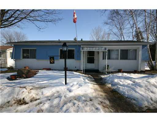 6 Aspen Crt, Home with 2 bedrooms, 1 bathrooms and null parking in Innisfil ON | Image 1