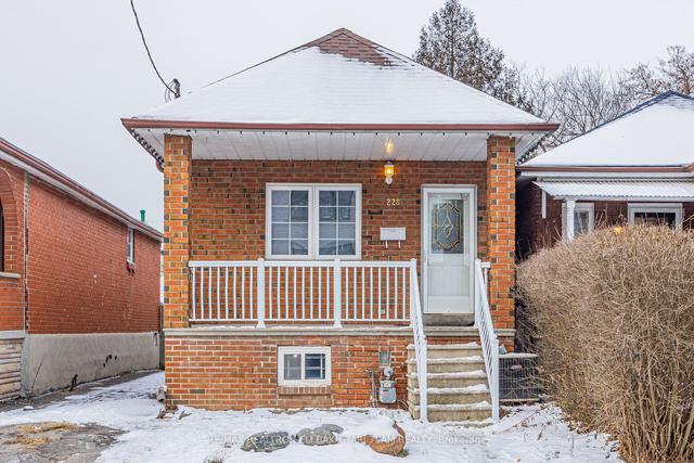 228 Robina Ave, House detached with 3 bedrooms, 2 bathrooms and 5 parking in Toronto ON | Image 12