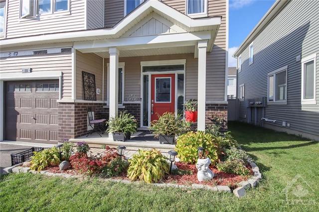 18 Darvoy Mews, Townhouse with 3 bedrooms, 3 bathrooms and 2 parking in Ottawa ON | Image 3