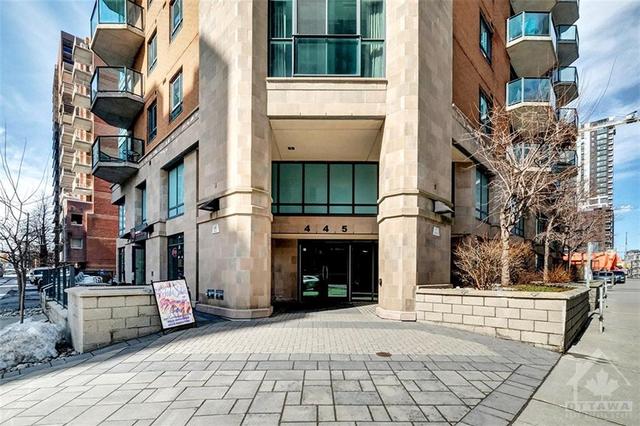 404 - 445 Laurier Avenue W, Condo with 2 bedrooms, 2 bathrooms and 1 parking in Ottawa ON | Image 2