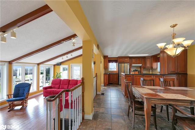 450 Janetville Road, House detached with 5 bedrooms, 2 bathrooms and 10 parking in Kawartha Lakes ON | Image 3