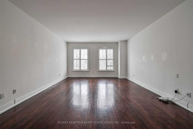 246 Walmer Rd, House attached with 3 bedrooms, 4 bathrooms and 2 parking in Toronto ON | Image 4