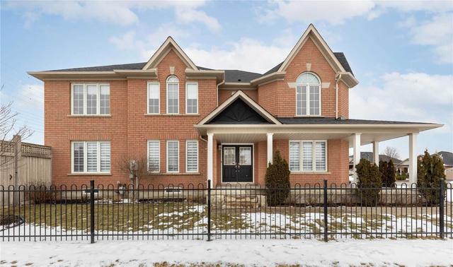 37 Wakem Crt, House detached with 4 bedrooms, 3 bathrooms and 6 parking in Whitby ON | Image 1