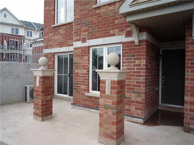 6 - 35 Hays Blvd, Townhouse with 2 bedrooms, 2 bathrooms and 1 parking in Oakville ON | Image 2