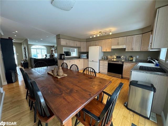 154 Mapleton Avenue, House detached with 6 bedrooms, 2 bathrooms and 5 parking in Barrie ON | Image 27