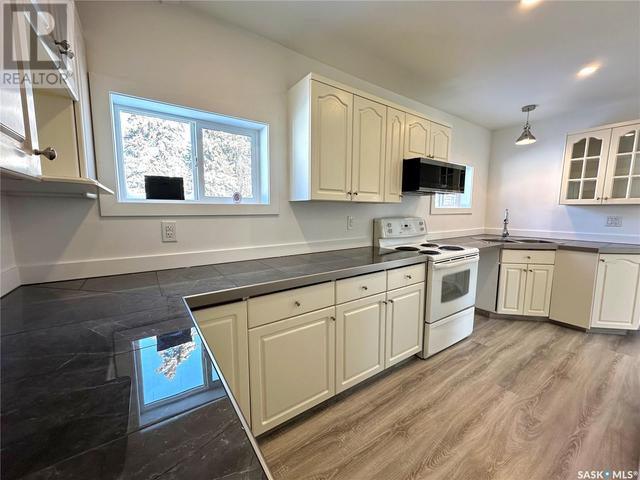 3003 Main Street, House detached with 2 bedrooms, 2 bathrooms and null parking in Edam SK | Image 6