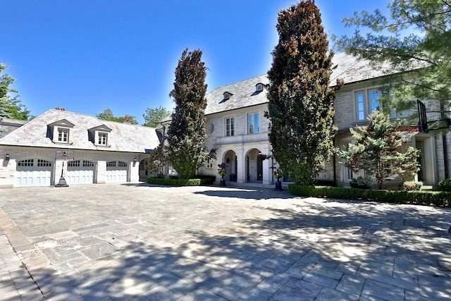 91 Old Colony Rd, House detached with 5 bedrooms, 11 bathrooms and 25 parking in Toronto ON | Image 1