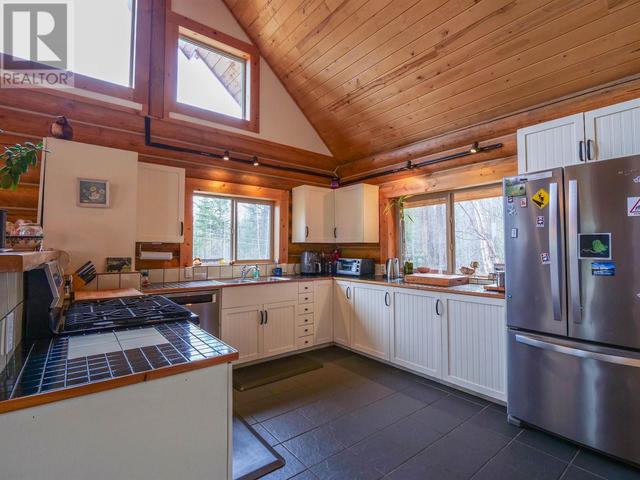 1686 Brennen Road, House detached with 3 bedrooms, 3 bathrooms and null parking in Cariboo B BC | Image 18