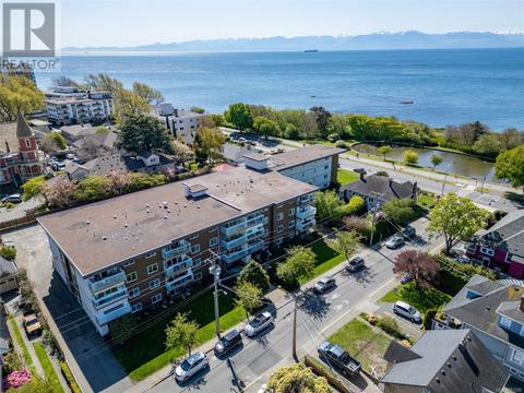 405 - 25 Government St, Condo with 2 bedrooms, 1 bathrooms and 1 parking in Victoria BC | Card Image