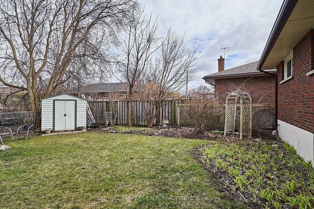 17 Rockcliffe St, House detached with 3 bedrooms, 2 bathrooms and 6 parking in Oshawa ON | Image 32