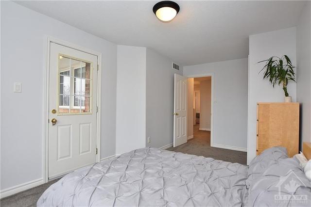 18 Palton Avenue, Townhouse with 3 bedrooms, 3 bathrooms and 3 parking in Ottawa ON | Image 21