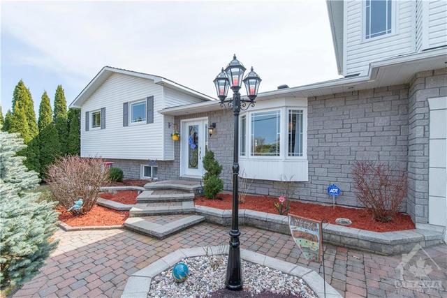 1796 Claude Street, House detached with 4 bedrooms, 2 bathrooms and 8 parking in Clarence Rockland ON | Image 2