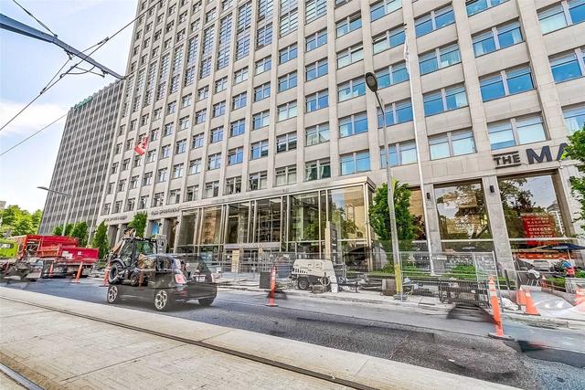 404 - 111 St Clair Ave W, Condo with 1 bedrooms, 1 bathrooms and 0 parking in Toronto ON | Image 1