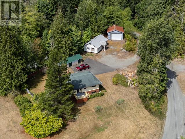 1739 Hern Rd, House detached with 4 bedrooms, 2 bathrooms and 3 parking in Strathcona A BC | Image 64