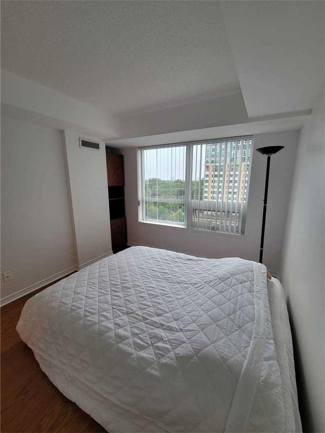 704 - 3 Michael Power Pl, Condo with 1 bedrooms, 1 bathrooms and 1 parking in Toronto ON | Image 6