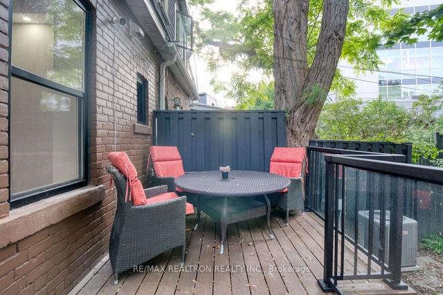24 Erindale Ave, House semidetached with 3 bedrooms, 3 bathrooms and 1 parking in Toronto ON | Image 6