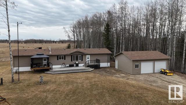 49517 Rge Rd 90, House other with 3 bedrooms, 2 bathrooms and null parking in Brazeau County AB | Image 2