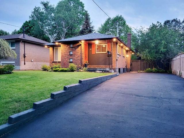 40 Labrador Dr, House detached with 3 bedrooms, 2 bathrooms and 8 parking in Oshawa ON | Image 1