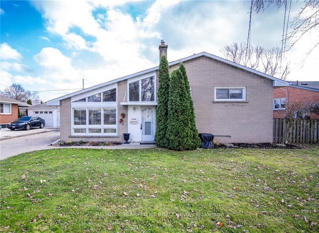 3500 Callan St, House detached with 3 bedrooms, 2 bathrooms and 3 parking in Niagara Falls ON | Image 1
