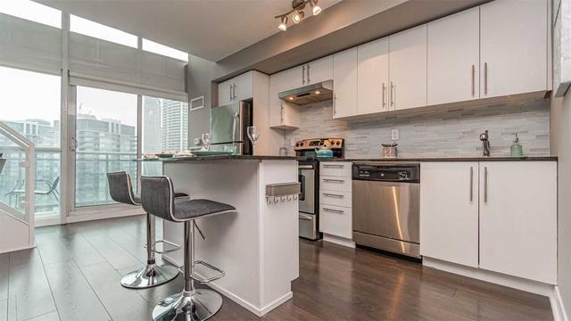 2303 - 155 Legion Rd N, Condo with 1 bedrooms, 2 bathrooms and 1 parking in Toronto ON | Image 6