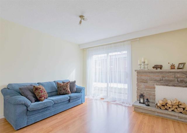 184 Shawnee Circ, House semidetached with 5 bedrooms, 4 bathrooms and 4 parking in Toronto ON | Image 8
