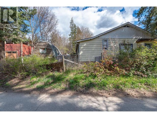 451 10 Avenue, House detached with 2 bedrooms, 1 bathrooms and 4 parking in Salmon Arm BC | Image 9