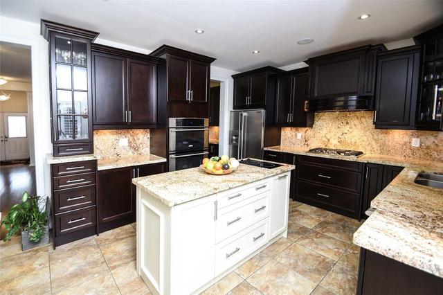 116 Royal West Dr, House detached with 5 bedrooms, 4 bathrooms and 4 parking in Brampton ON | Image 6