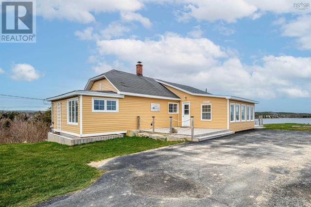 19194 Highway 7, House detached with 3 bedrooms, 1 bathrooms and null parking in Halifax NS | Image 2
